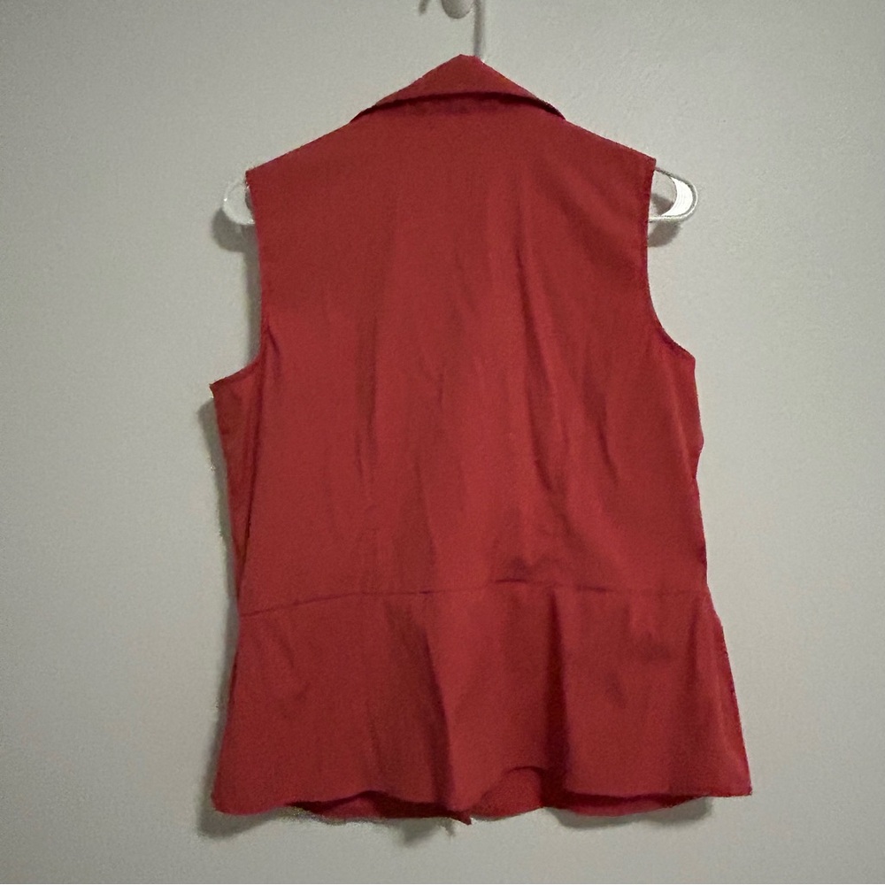 Sleeveless Coral Button-Up Women's Top - Picture 3 of 4